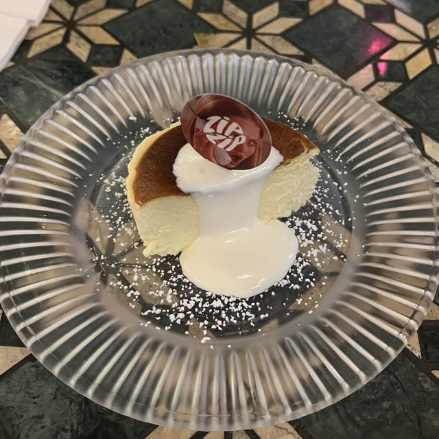 銅鑼灣玩味復古風西餐廳