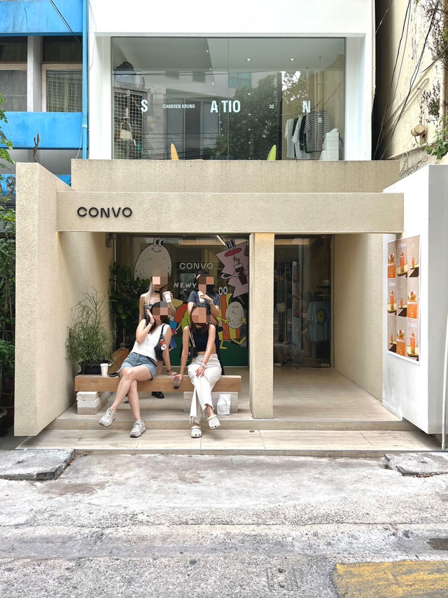 convo คาเฟ่ไข่นกกระทา จิบกาแฟชมนิทรรศการงานอาร์ต
