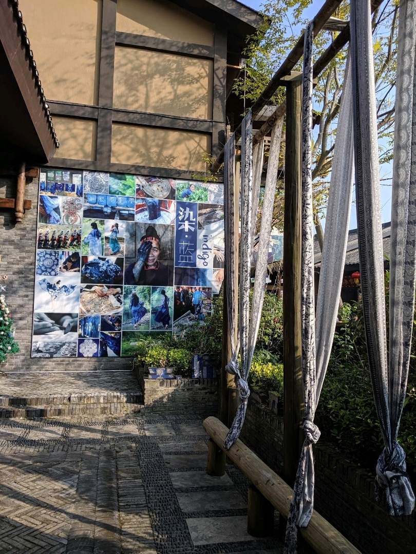 貴州避暑好去處，體驗苗村文化：丹寨萬達小鎮