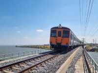 นั่งรถไฟลอยน้ำชมธรรมชาติกันที่บ้านโคกสลุง