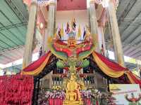 ชมพระพุทธรูปไม้แกะสลักปางไสยาสน์ วัดหนองไก่เถื่อน