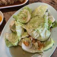 หมี่ ข้าวต้ม ร้านลับริมน้ำตัวเมืองกาญจนบุรี 