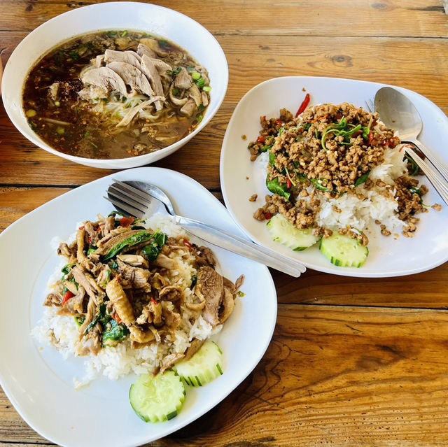 ก๋วยเตี๋ยวเป็ด-ตามสั่งร้านอร่อยเจ้าดัง ราคาไม่แพง