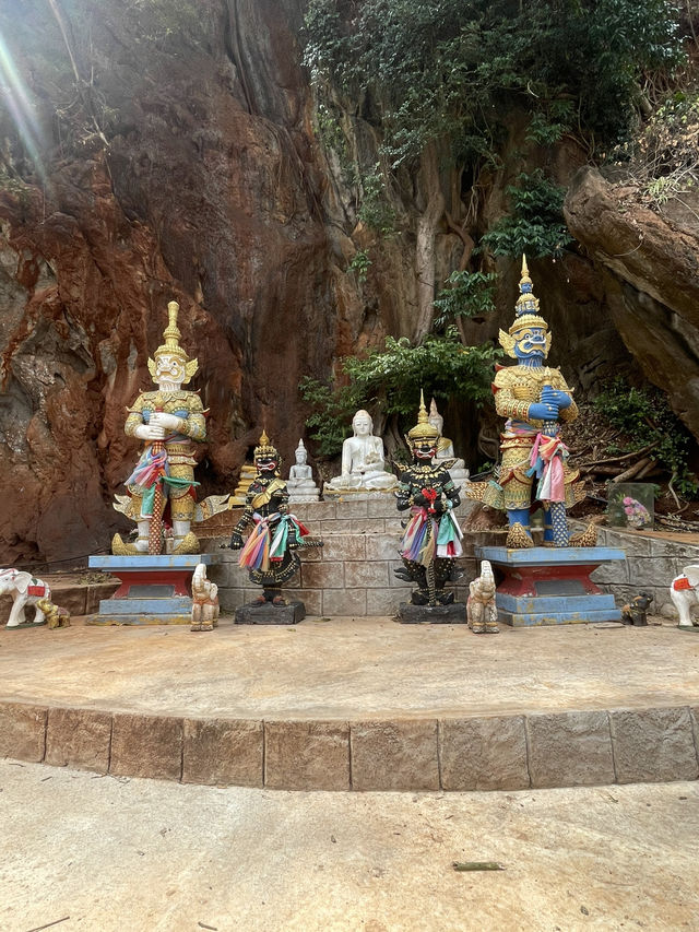 The Blue Guardians and the Majestic White Buddha