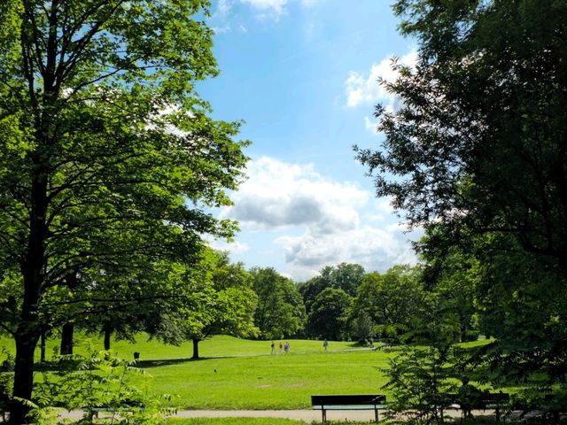 慕尼黑英國公園（Englischer Garten）－探索城市中的綠色天堂🍃🌳，每一步都是與自然親密接觸的體驗📸✨