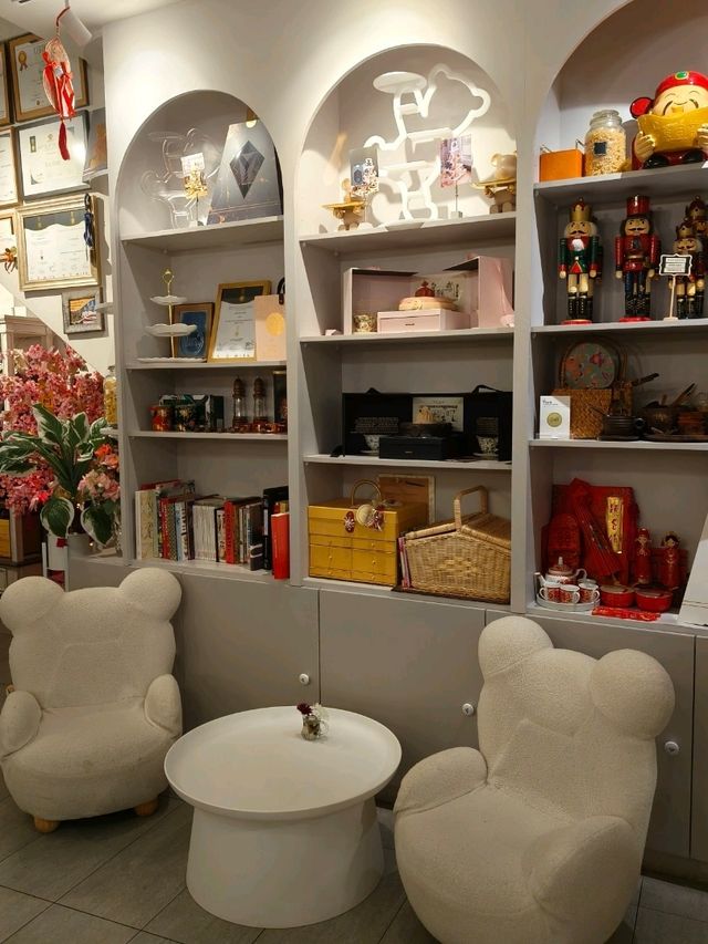The Perfect Spot for a Solo Café Date