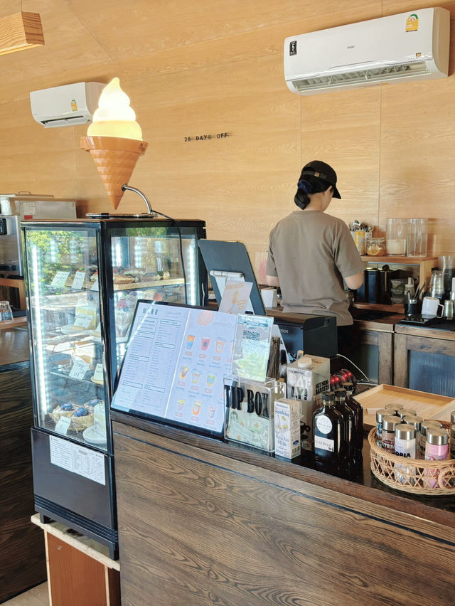Cafe 28 Days Off