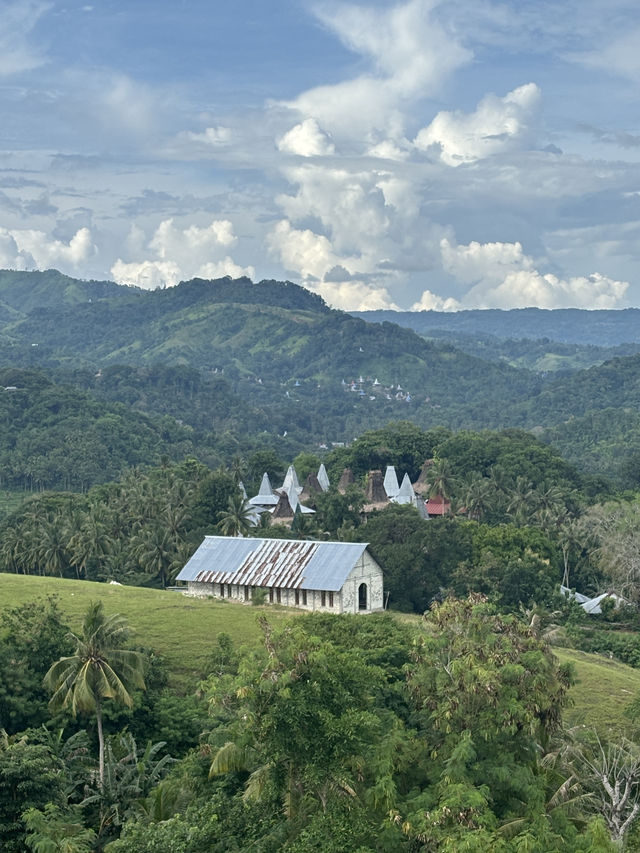 Exploring Waikabubak and surrounding areas by Scooter: The Best Way to See Sumba 🛵🌿