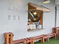 花蓮新城〔練習曲〕，書與咖啡交織的靜謐角落。