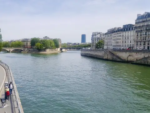 Romantic Seine River Cruise for Honeymooners