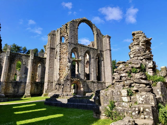 原來殘缺也可以這麼美～噴泉修道院Fountains Abbey