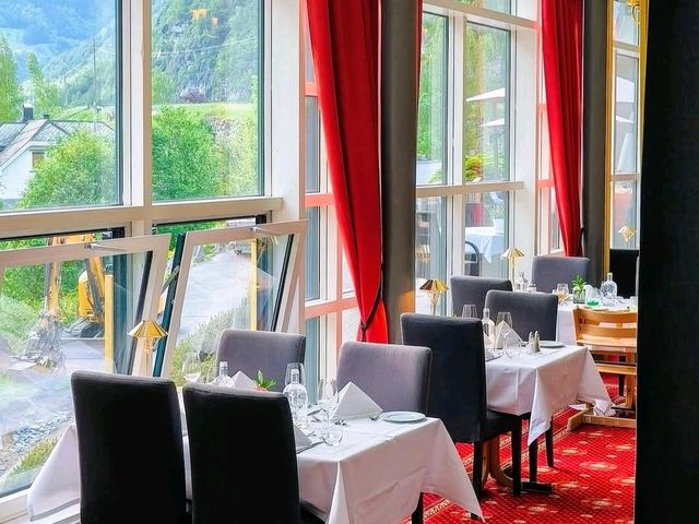 挪威峽灣旁的百年飯店 HOTEL UNION Geiranger