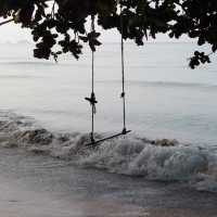 หาดทรายขาว หนึ่งในหาดที่สงบมากทรายขาวสมชื่อ