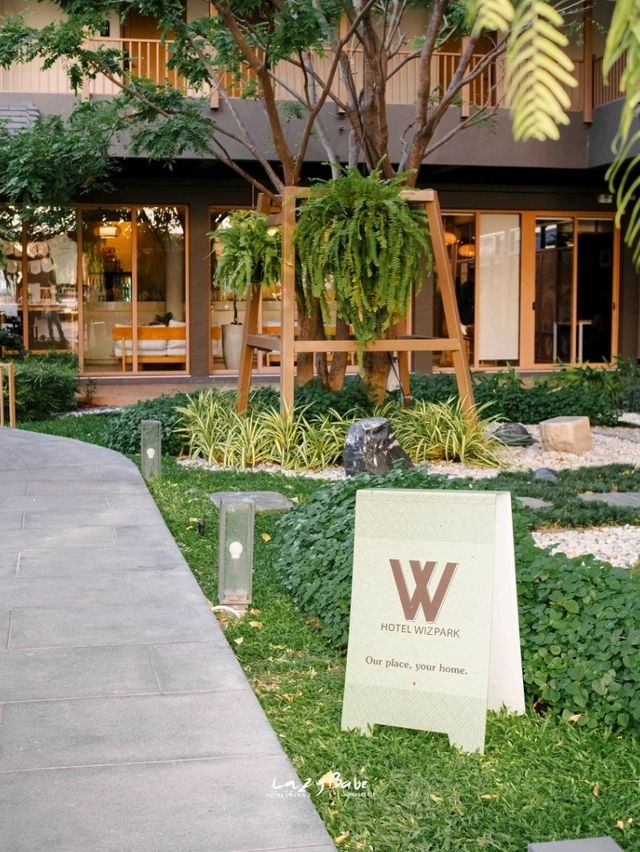 Hotel Wizpark Ratchada สงบ ร่มรื่น มีแมวให้จกด้วย