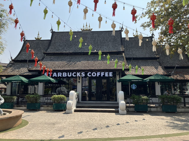 泰國🇹🇭清邁 全球唯一蘭納王朝建築風格星巴克