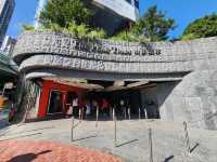 "Victoria Peak Tram – Hong Kong’s Iconic Ride to the Peak"