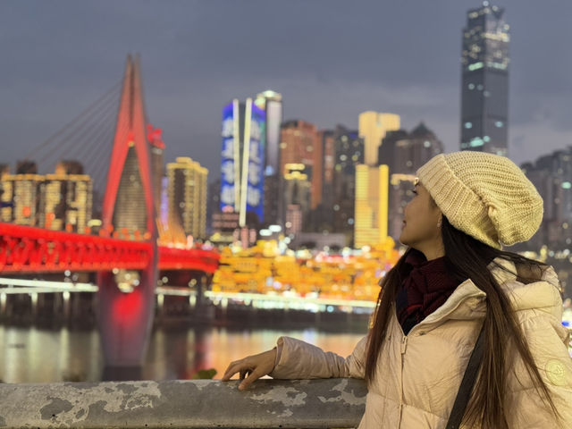 Hongyadong at Twilight: Crossing Qianqiao Bridge for the 6 PM Light-Up