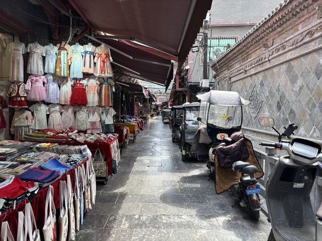 西安回街の裏通りにある静かな寺院を訪ねましょう