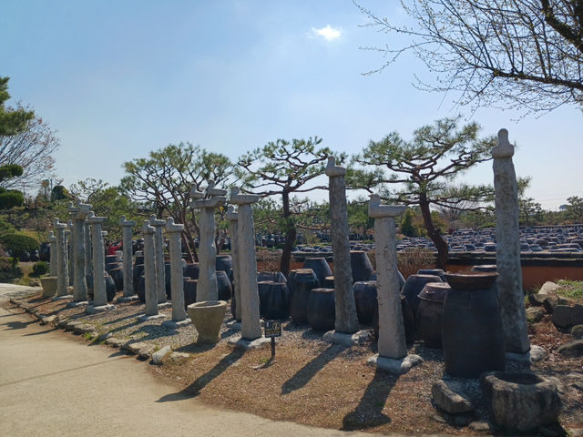 고스락 이화동산, 5,000개의 항아리가 살아 숨 쉬는 공간