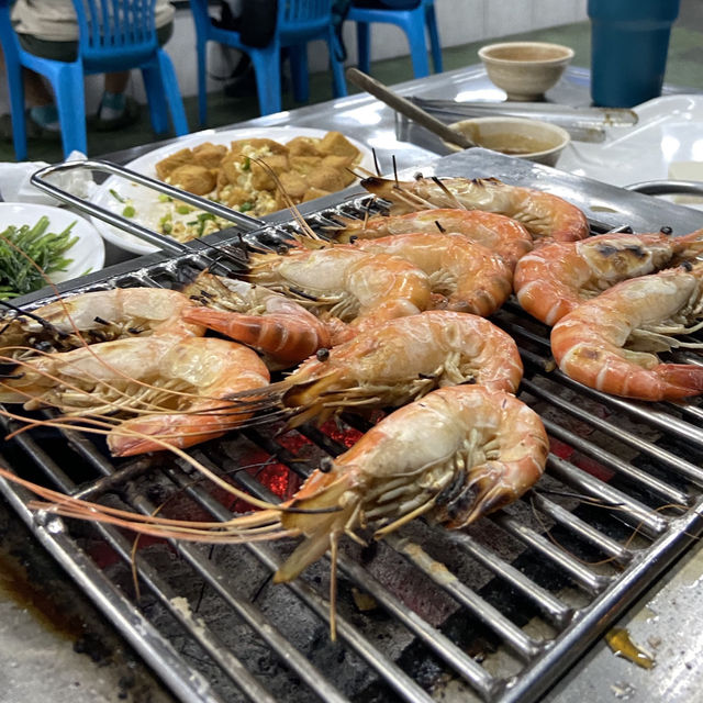 宜蘭一日遊｜釣蝦烤肉、逛漁港、親海洋，輕鬆玩整天！