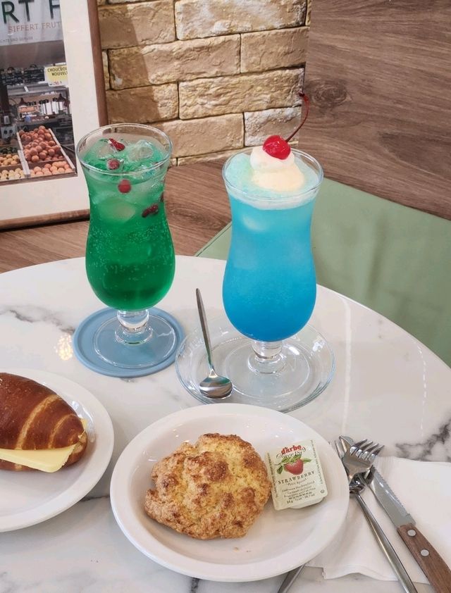 부산시립박물관 근처 맛있는 빵과 커피, 조용한 분위기 카페 못티