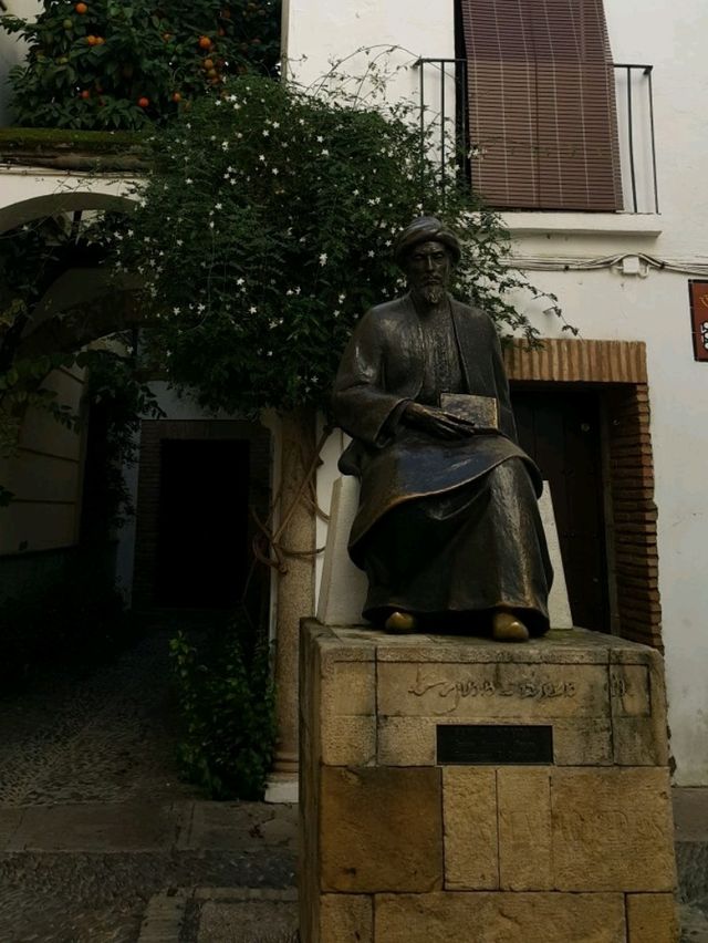 Statue of Maimonides