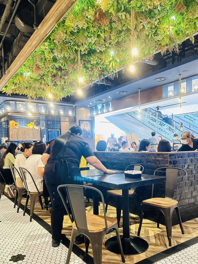 Authentic Western Cuisine⭐️JOSH'S GRILL⭐️Café 