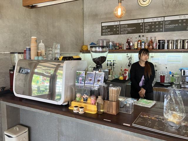 สวนหน้าบ้าน คาเฟ่ขนมปังโฮมเมท  ชลบุรี