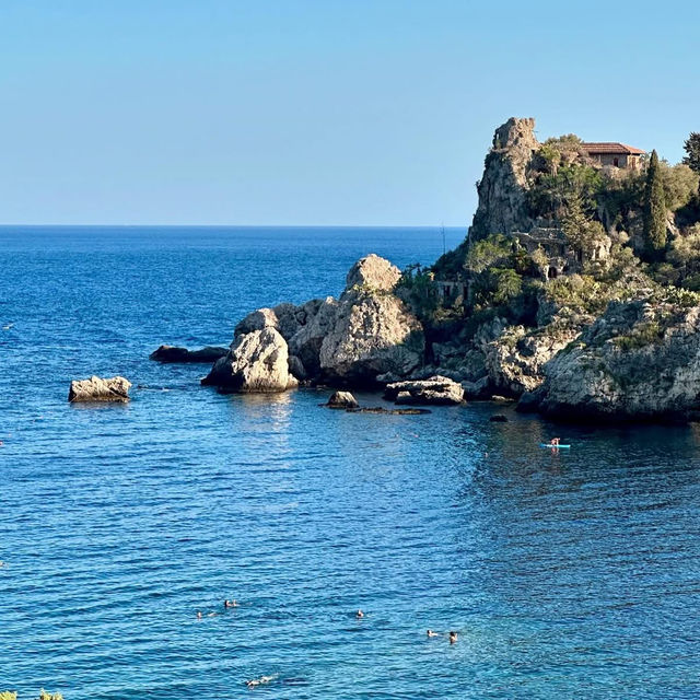 🌊✨ Isola Bella: A Spring Paradise in Taormina’s Embrace! 🌿🏝️