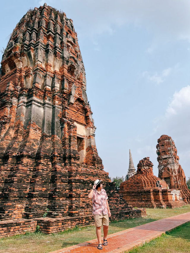 ใส่ชุดไทยเที่ยววัดอยุธยา ได้บุญได้รูปสวย