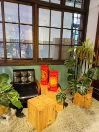 Urban Jungle Meets Pineapple Charm