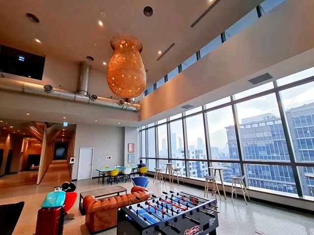 入住的101景觀房真的太讚啦～大面窗景直接看到101+基隆河，好療癒～