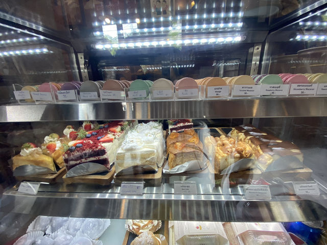 เลอกองเก่า cafe’ de phraeris คาเฟ่ในตึกเก่า
