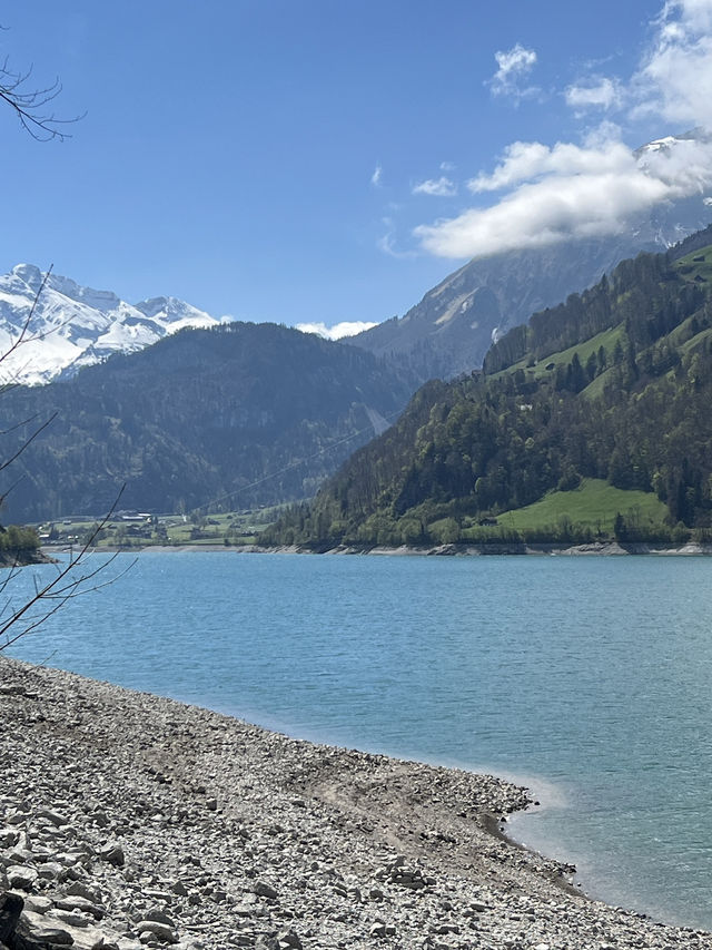 【🇨🇭瑞士自駕一天全搞定攻略】盧塞恩→因特拉肯→格林德瓦：美景比坐少女峰火車更壯觀！🚗🏔️  