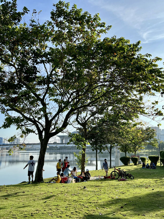 A Floral Stroll and Mirror-Like Views in Putrajaya