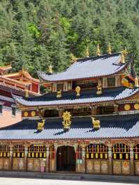Spring Wanders in Jiuzhaigou’s Tibetan Villages