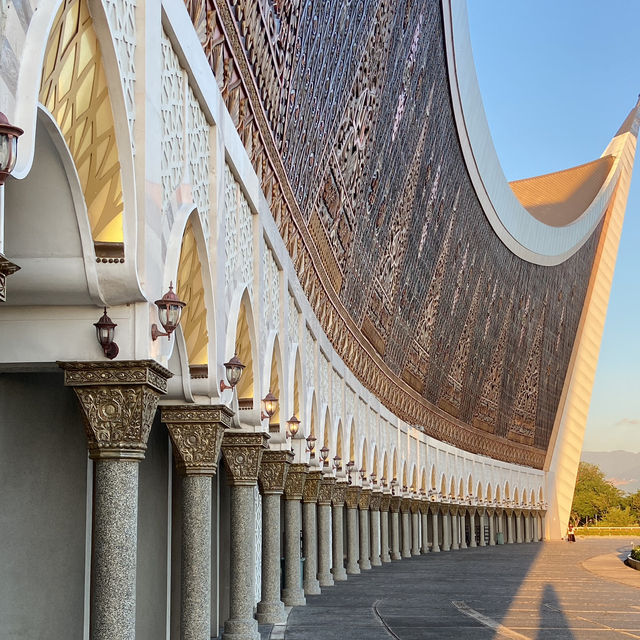 Springtime Serenity: Discovering the Grand Mosque of West Sumatra