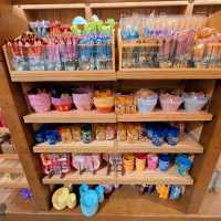 ร้านค้าในโรงแรมดีสนีย์ฮ่องกงมีอะไรบ้าง ? 