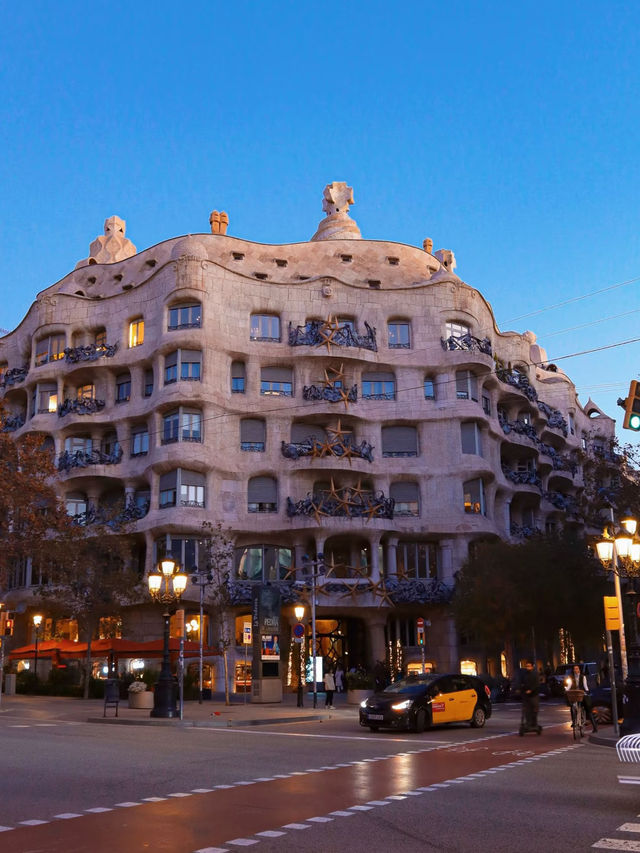 🇪🇸 A Sun-Kissed Weekend in Barcelona: Art, Tapas & Beach Breezes