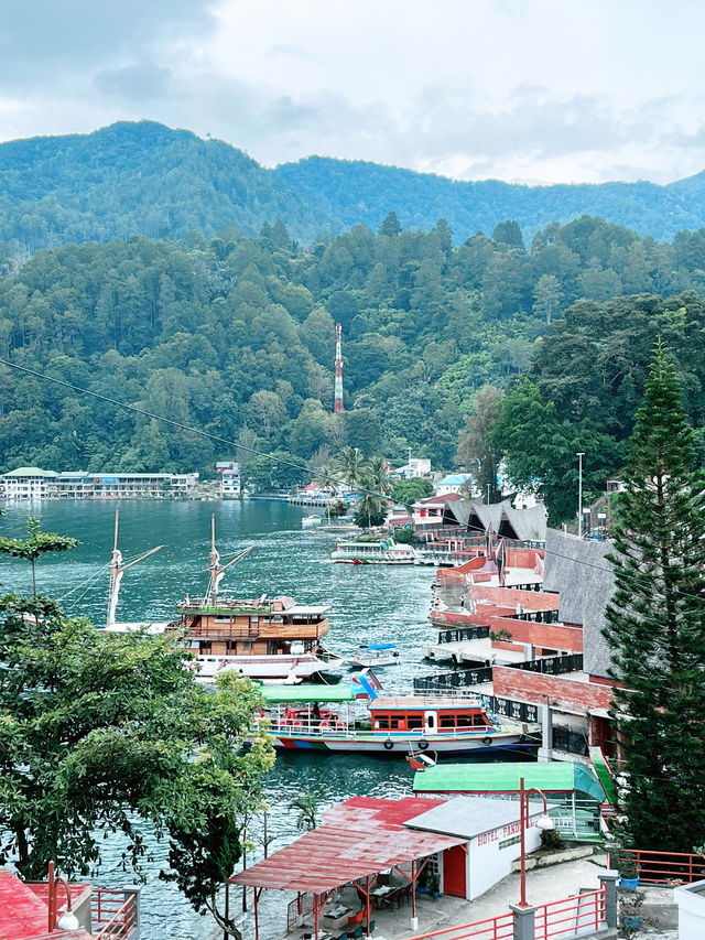 Ara Cafe & Eatery Parapat – Scenic Sips & Stunning Views by Lake Toba 