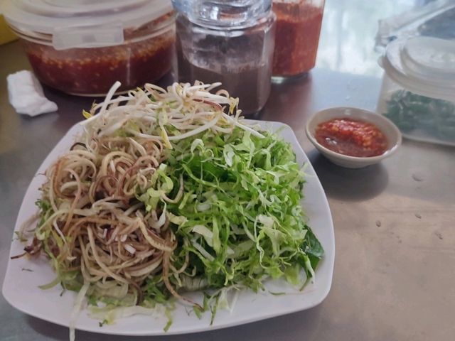 한국 휴게소 장터국수에 오징어 튀김 넣은 맛