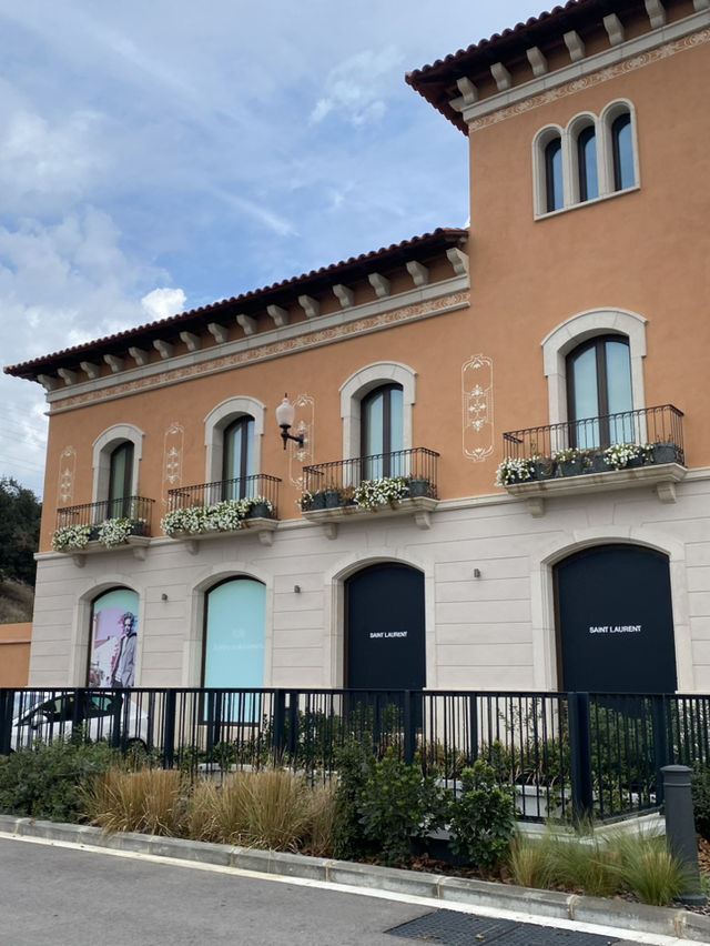 4 Highlights of Barcelona—Gaudí, Cava & Football Dreams 