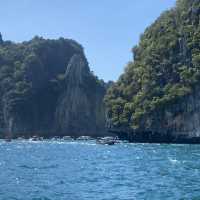 เกาะพีพี (Phi Phi Islands) 🌴🌊 