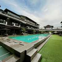 A Riverside Haven of Elegance and Serenity