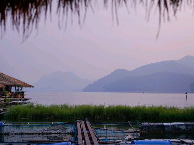 ที่พักสุดชิลในเมืองกาญจน์ Sweet Home Floating