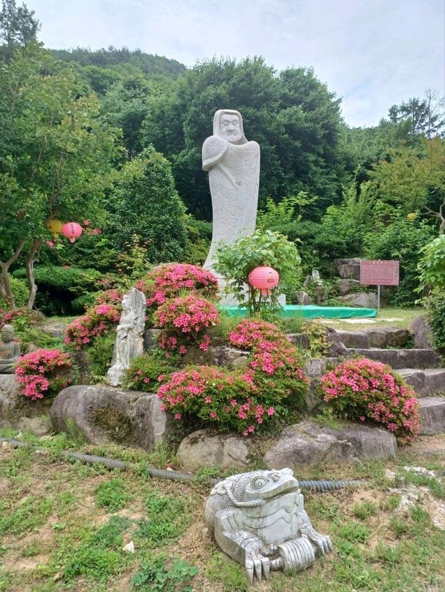 신비로운 동굴 법당