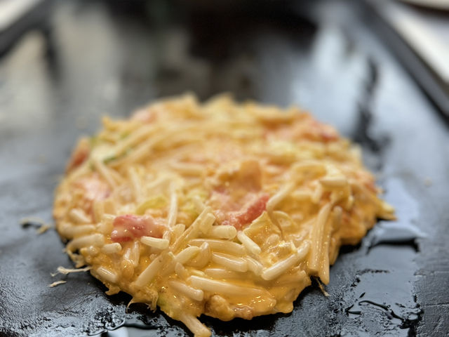 🔥 Griddle Magic in Kamakura: Sometaro’s Okonomiyaki is a Must-Try 🥢
