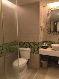 “Avillion Admiral Cove – Spacious Seaside Retreat with Charming Flaws”