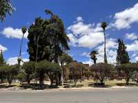 【Parque Simón Bolívar｜スクレの憩いと歴史が交差する都会のオアシス】