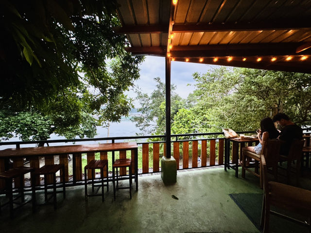 Chill by the Lake at Mealia Café